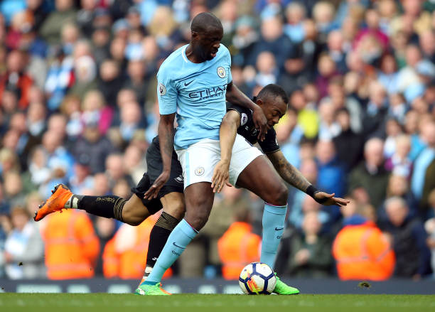 的质疑和自 的质疑和自