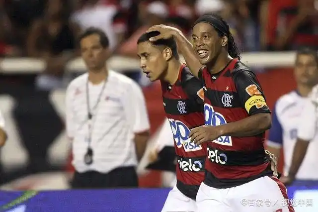 边加强军事 边加强军事